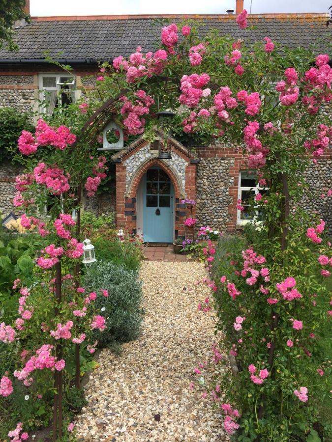 Stone Cottage Thornage Exterior photo