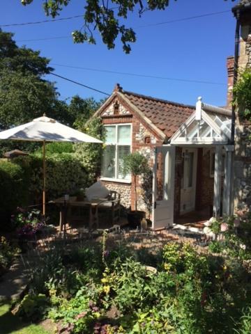 Stone Cottage Thornage Exterior photo